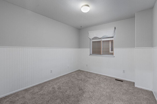 Building Photo - 6 Bedroom plus and office near Rigden Farms