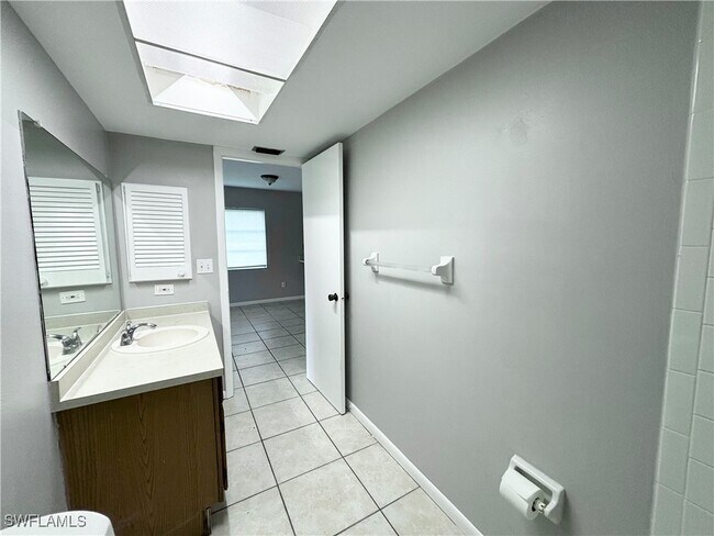 Building Photo - 1107 SE 46th Ln