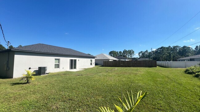 Building Photo - ADORABLE 3 Bedroom / 2 Bathroom Home in Pa...