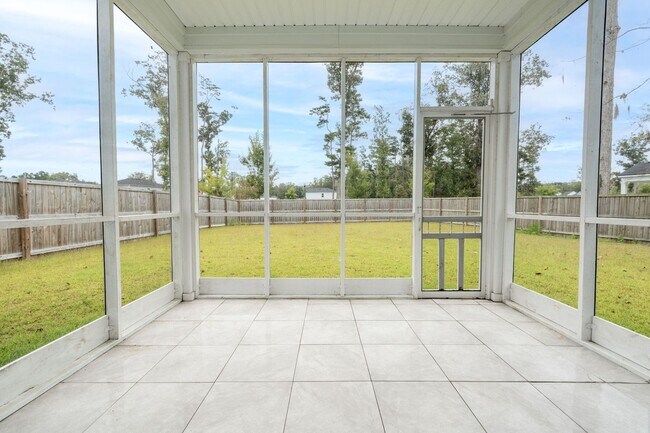 Building Photo - Bright & Spacious Living in Charleston’s Grand Bees!