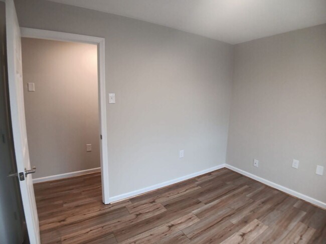 Building Photo - Blacksburg, 2 BR / 1 BA Available August 7th, 2026.