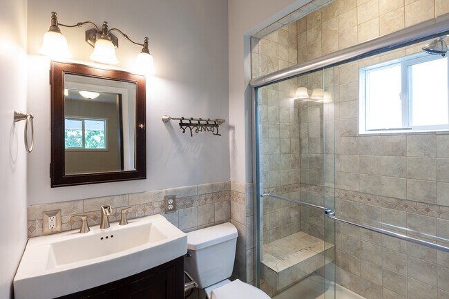 Building Photo - 4033 Meade St