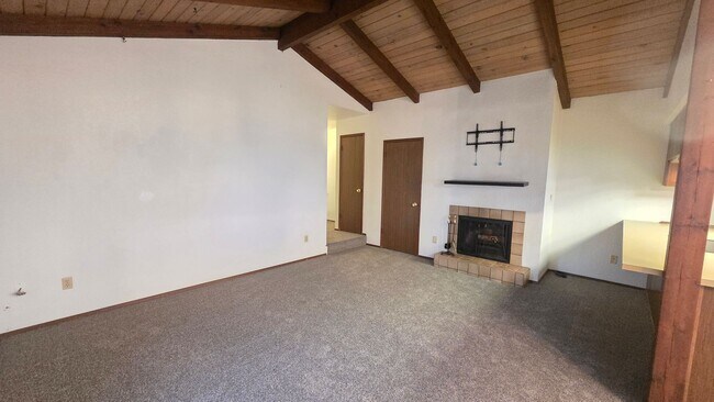 Building Photo - 2012 Vernon Rd