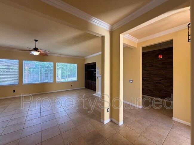 Building Photo - 523 Ruess Rd