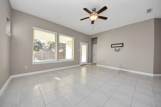 Building Photo - 8114 Silverspot Ln