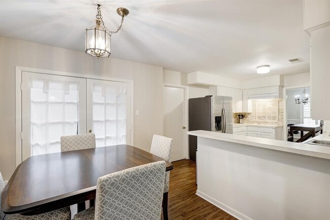 Building Photo - 6015 Valley Forge Dr