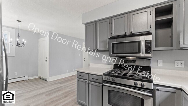 Building Photo - 2144 Edgehill Ave