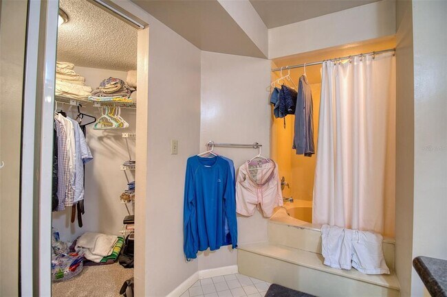 Building Photo - 6059 Bahia Del Mar Blvd S