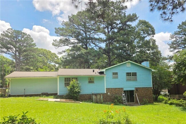 Building Photo - 3533 Charlotte Dr