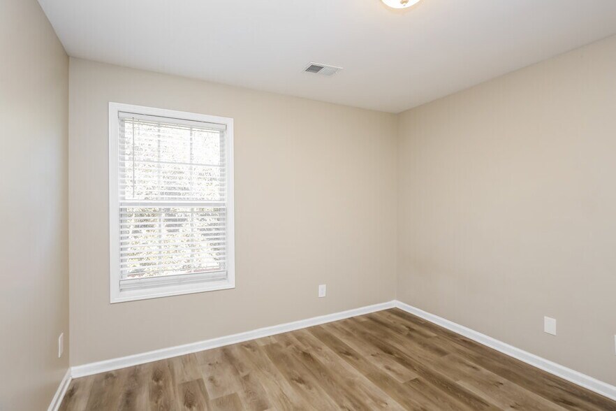 Building Photo - 6805 White Walnut Way