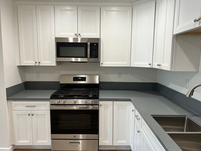 Building Photo - West 10th Escondido Triplex