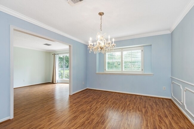 Building Photo - 5511 Greentree Dr