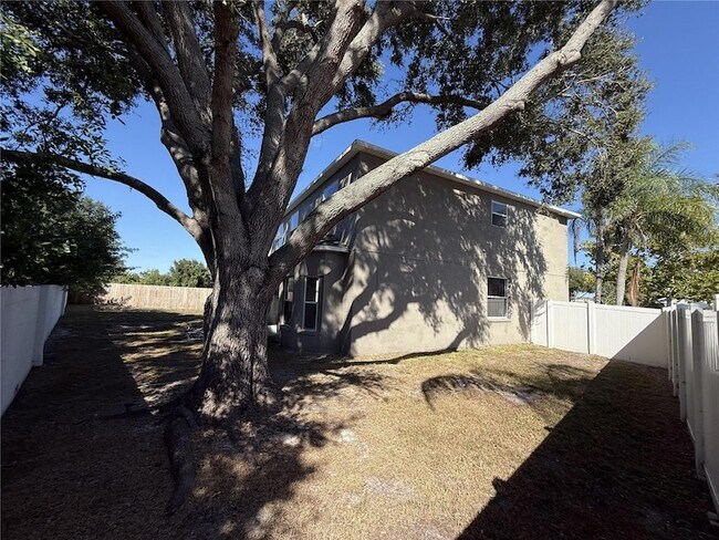 Building Photo - 12653 Longcrest Dr