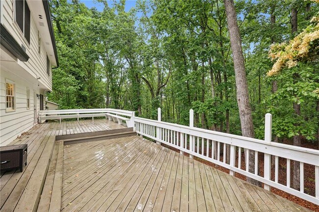 Building Photo - 2063 Six Branches Dr