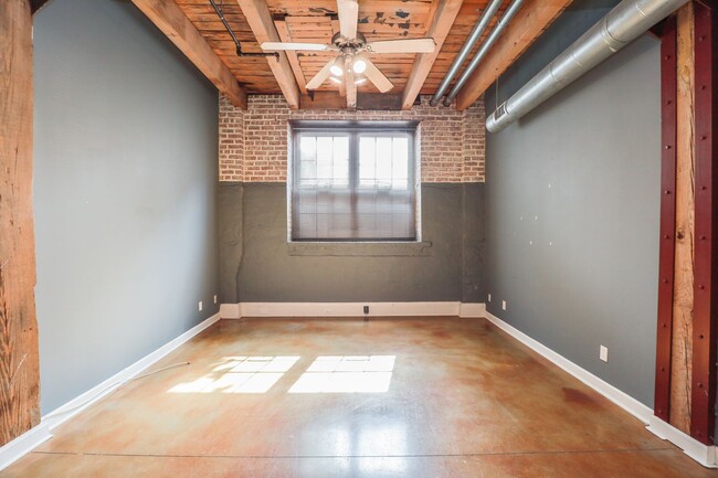Building Photo - 815 Porter St