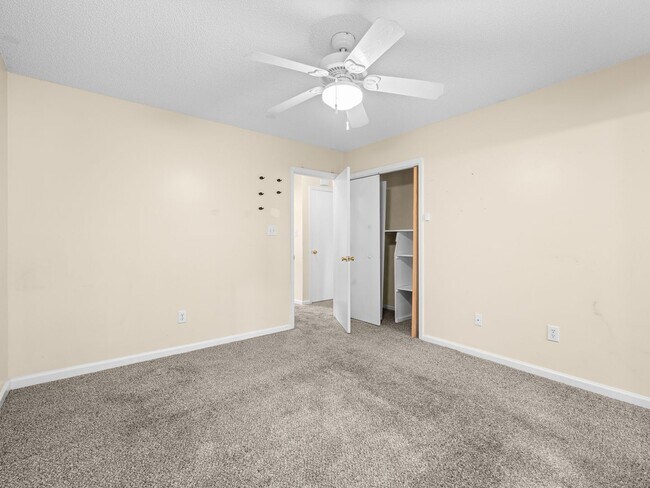 Building Photo - Midway Park Move In