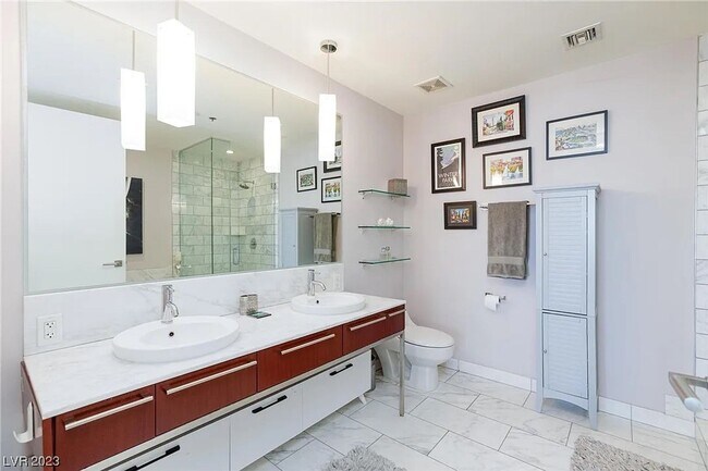 Building Photo - Gorgeous and Fully Furnished Penthouse Style Condo at The Martin