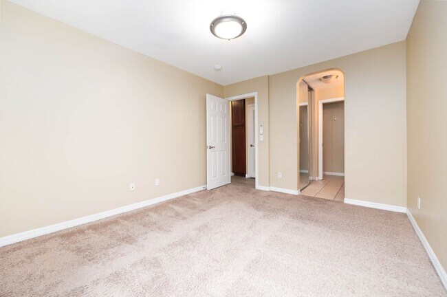 Building Photo - Fantastic Clairemont Condo with Outdoor Space!