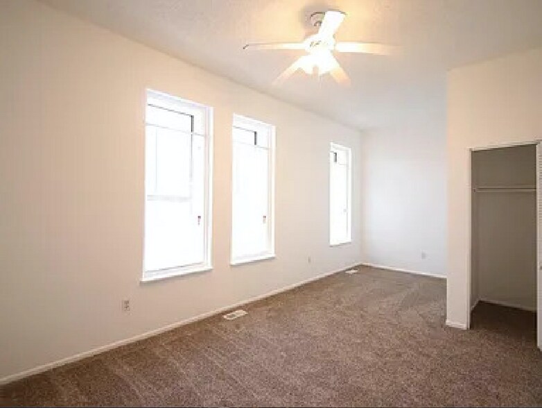 Building Photo - 728 28th St