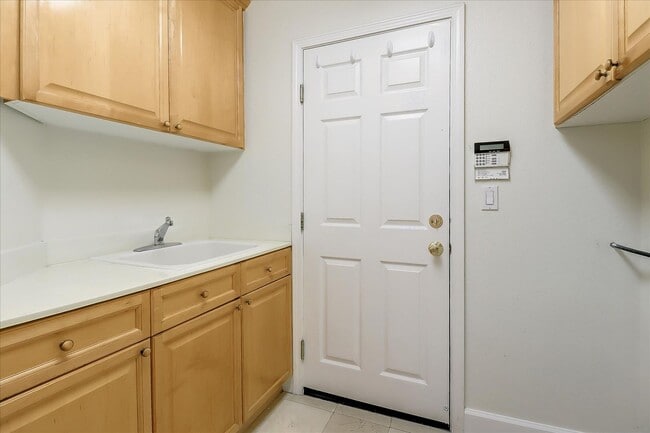 Building Photo - 4 Bed 3 Bath Home With 3 Car Garage High Ceilings And Fenced Yard