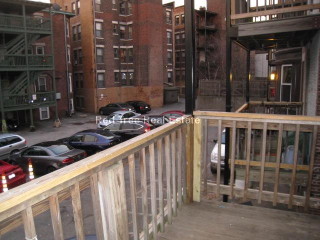 Building Photo - 1589 Beacon St