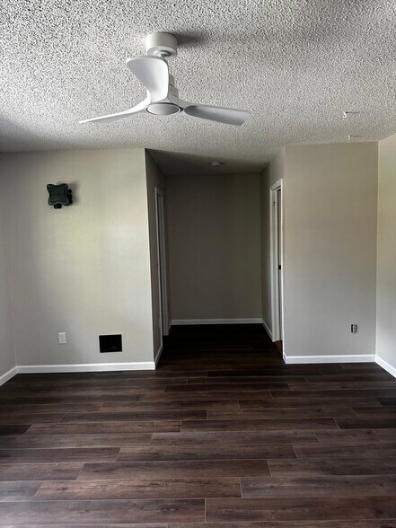 Master bedroom - 4B Kimberly Ct