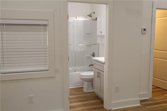 Building Photo - 5120 Railroad Ave