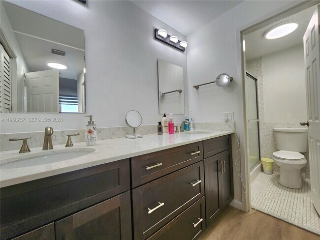 Building Photo - 3505 S Ocean Dr