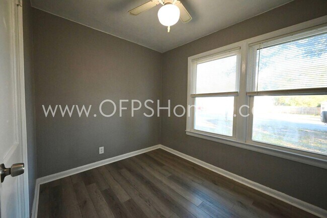 Building Photo - 305 Okaloosa Rd NE