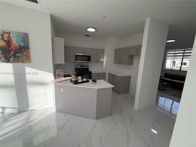 Building Photo - 2310 E 4th Ave