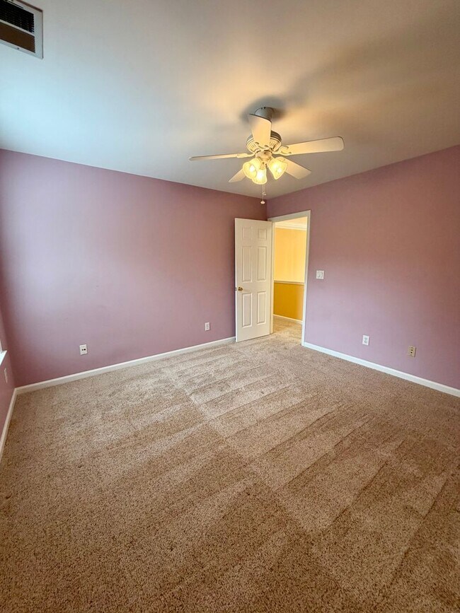 Building Photo - Stunning 5BR Retreat in Gated Village at Telfair
