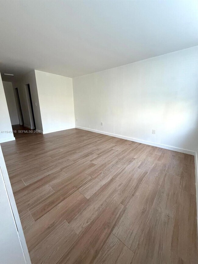 Building Photo - 1201 NE 191st St