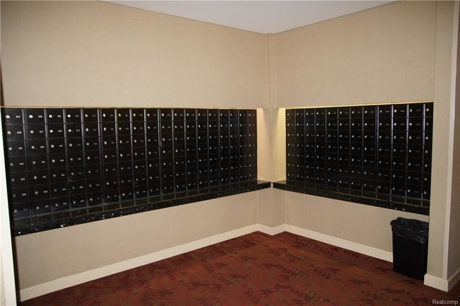 Building Photo - 5000 Town Center Dr