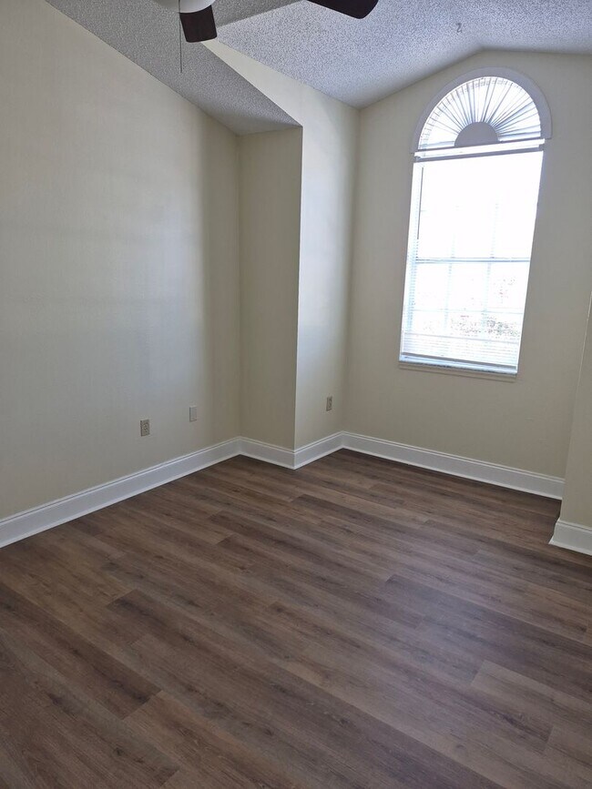 Building Photo - 2 Bedroom 2.5  bathroom Kissimmee, newly renovated...