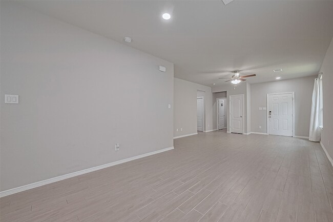 Building Photo - 24742 Russet Bluff Trl