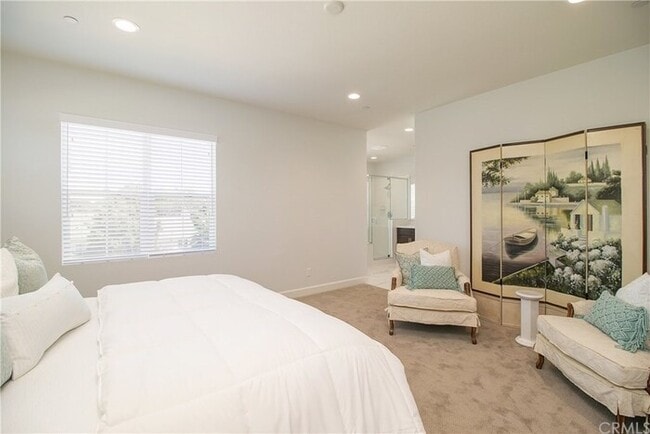 Building Photo - Modern Two-Story Home with Private Backyar...