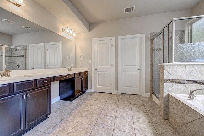 Building Photo - 5821 Viejo Dr