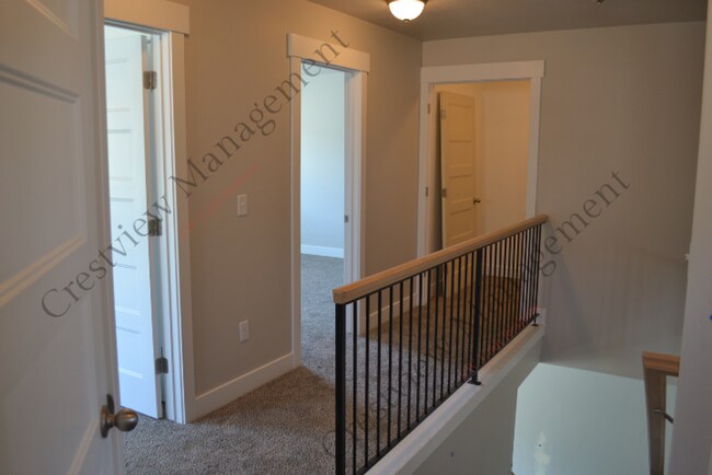 Building Photo - 448 McClellan Ct