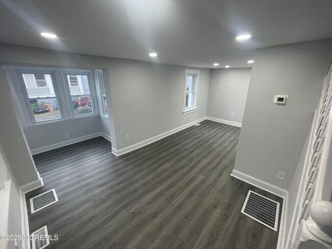Building Photo - 405 Myrtle Ave