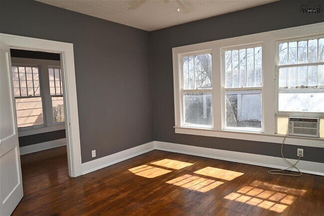 Building Photo - 1705 Pearl Ave