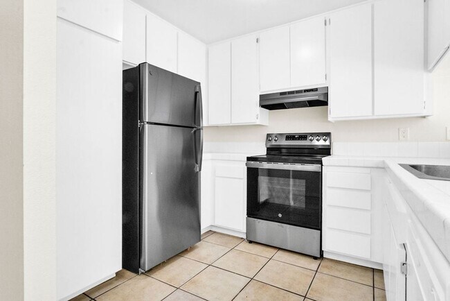 Building Photo - Spacious four bedroom in Prime UTC/UCSD Location! Available immediately!