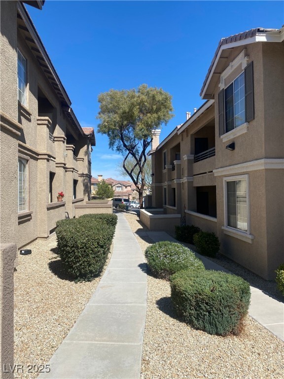 Building Photo - 9901 Trailwood Dr