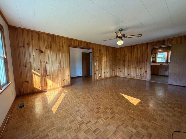 Building Photo - 2459 Middlesettlements Rd