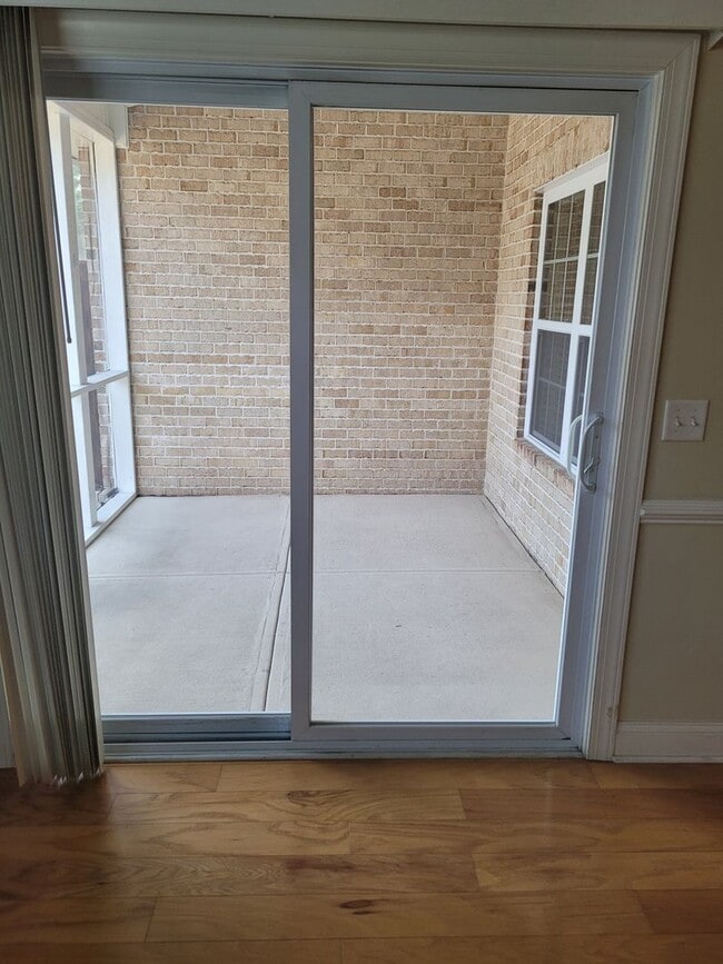 Building Photo - This 3 bedroom 2.5 bath brick townhouse with one car garage is located in Westgate Shoreline subd...