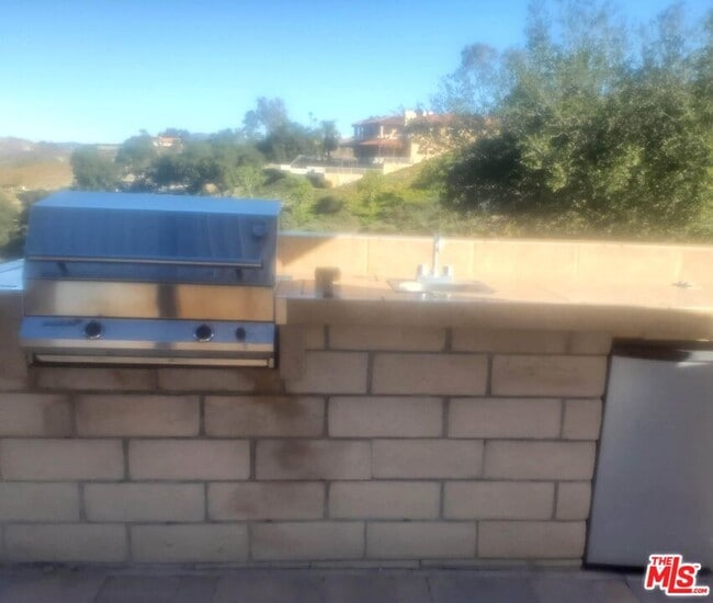 Building Photo - 42100 Parado Del Sol Dr