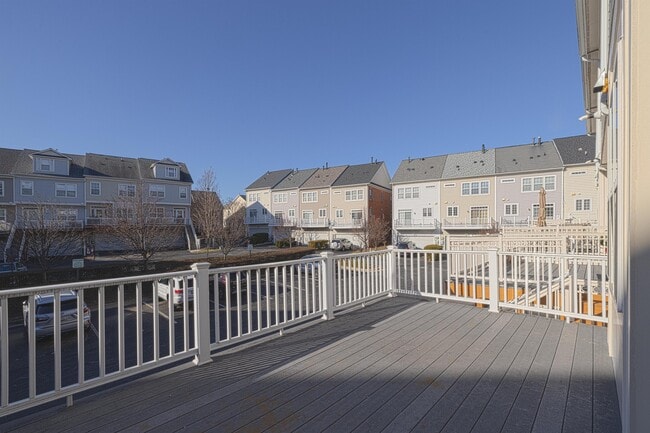 Building Photo - 904 Crestfield Dr