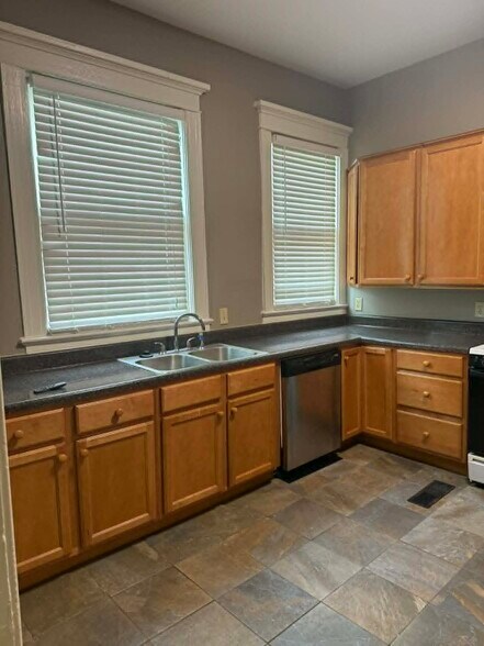 Building Photo - 1425 13th St S