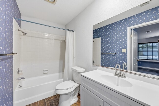 Building Photo - 955 Green Meadow St