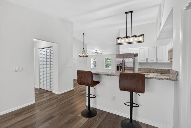 Building Photo - 5058 Canal Cir E