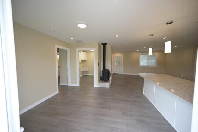 Building Photo - Newer 3 bed 2 bath home in Carlsborg